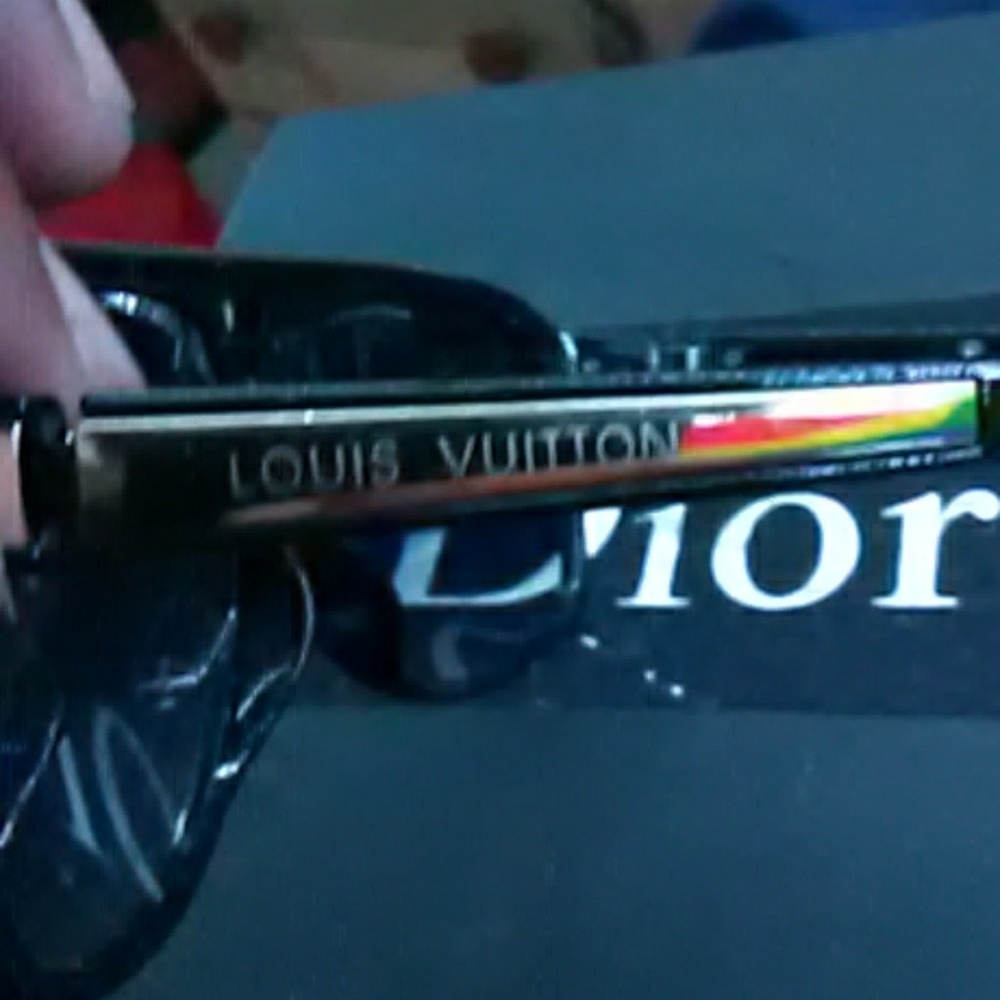 Louis Vuitton Glasses - Picture 4 of 5